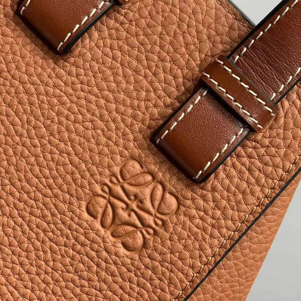 ロエベ スーパーコピー ブローチロエベ ラピスタル 偽物 Small Bag ハンモック タン 387.30.S35